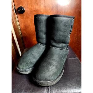 UGG Australia Classic Short II Women's Boots Size 6 Black Sheep Skin Leather